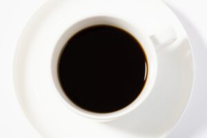 コーヒーカップに入ったコーヒー